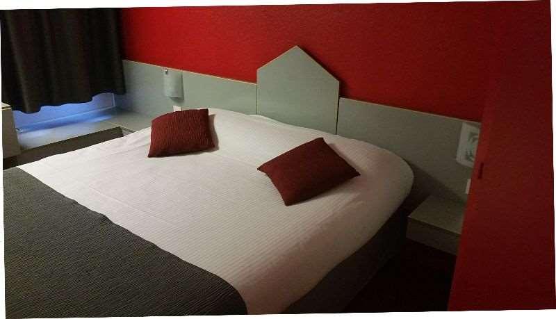 Brit Hotel Саргемин Номер фото